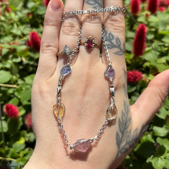 Built in interchangeable middle chain! - Picture 1 of 3